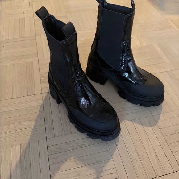 Ganni cleated heeled mid Chelsea boots in Black Naplack - Picture 4 of 9